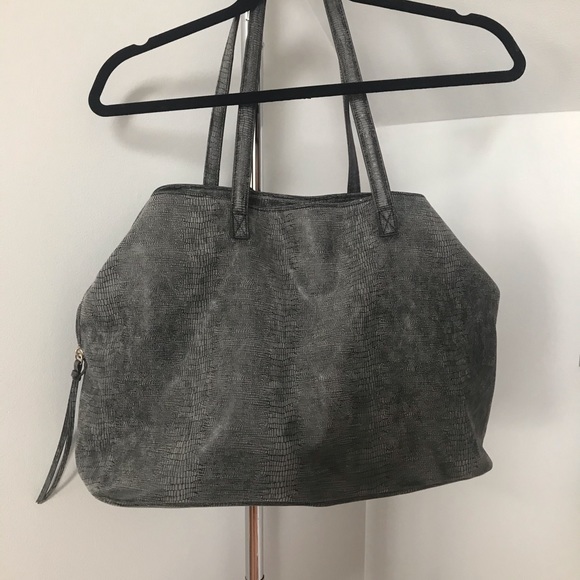 Free People Handbags - FREE PEOPLE - GREAT condition, gray tote bag